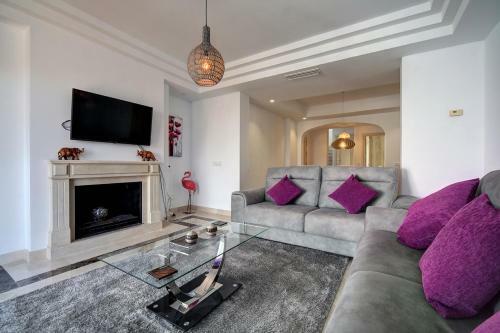 Modern Two Bedroom Duplex Pent House Apartment In Sierra Blanca