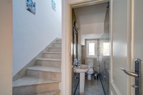 Modern Two Bedroom Duplex Pent House Apartment In Sierra Blanca