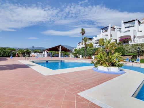 Apartamento Plush Holiday Home In Marbella With Swimming Pool