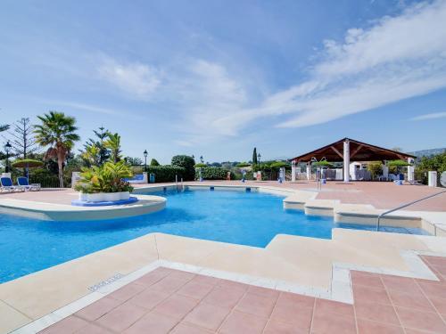 Apartamento Plush Holiday Home In Marbella With Swimming Pool