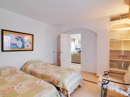 Apartamento Plush Holiday Home In Marbella With Swimming Pool