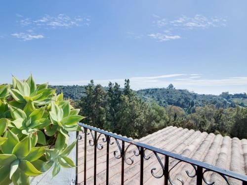 Apartamento Plush Holiday Home In Marbella With Swimming Pool