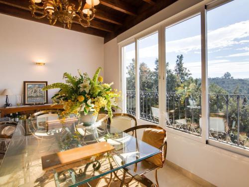 Apartamento Plush Holiday Home In Marbella With Swimming Pool