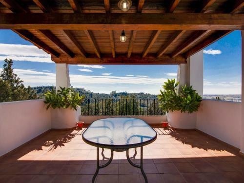 Apartamento Plush Holiday Home In Marbella With Swimming Pool
