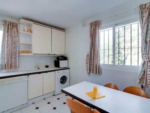 Apartamento Plush Holiday Home In Marbella With Swimming Pool