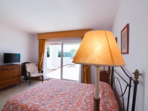 Apartamento Plush Holiday Home In Marbella With Swimming Pool