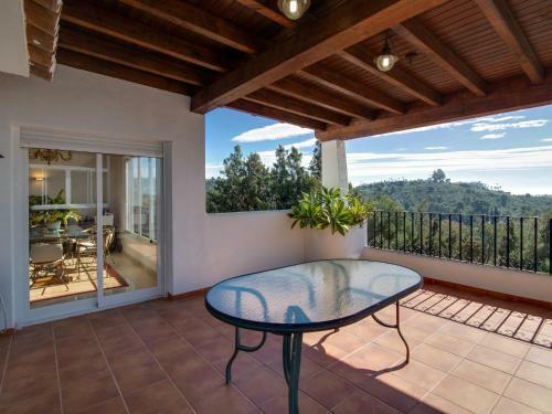 Apartamento Plush Holiday Home In Marbella With Swimming Pool