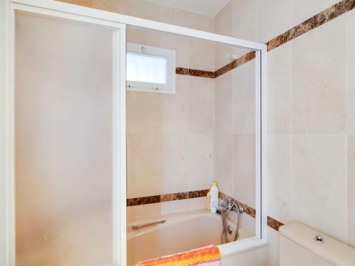Apartamento Plush Holiday Home In Marbella With Swimming Pool