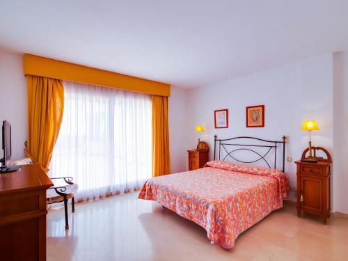 Apartamento Plush Holiday Home In Marbella With Swimming Pool