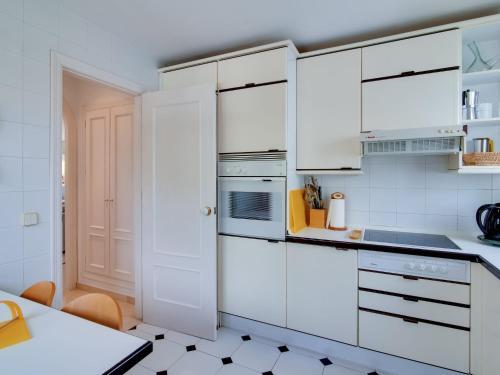 Apartamento Plush Holiday Home In Marbella With Swimming Pool