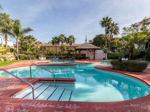 Apartamento Sophisticated Flat Next To Luxurious Puerto Ban�s