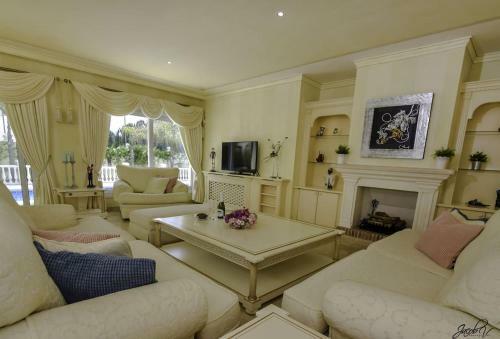 20001 - Exquisite Villa 50m To Beach