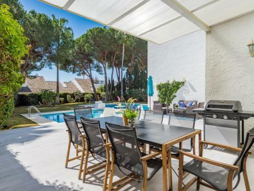 Luxury Villa 6 Puerto Banus