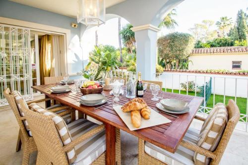 Villa Mare, Puerto Banus - R9965