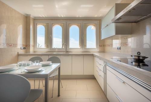Downtown Seaview Apartment