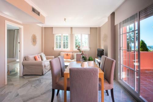 Apartamento First Line Beach Penthouse With Sea Views, Costabella, Marbella