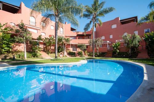 Apartamento First Line Beach Penthouse With Sea Views, Costabella, Marbella