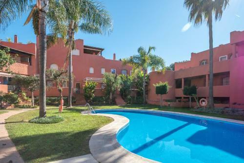 Apartamento First Line Beach Penthouse With Sea Views, Costabella, Marbella