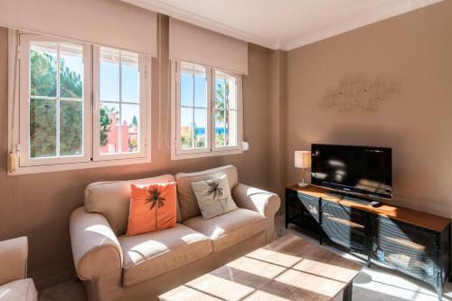 Apartamento First Line Beach Penthouse With Sea Views, Costabella, Marbella
