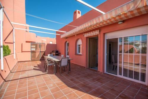 Apartamento First Line Beach Penthouse With Sea Views, Costabella, Marbella