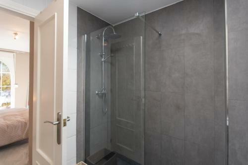 Apartamento First Line Beach Penthouse With Sea Views, Costabella, Marbella