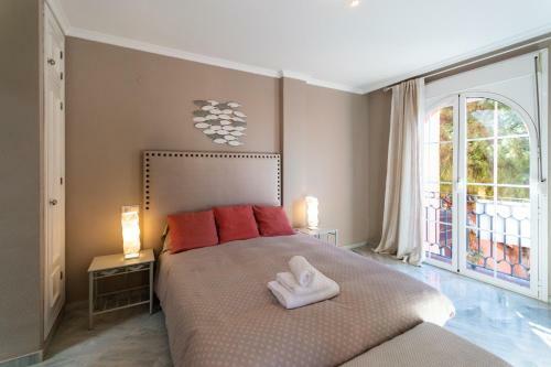 Apartamento First Line Beach Penthouse With Sea Views, Costabella, Marbella