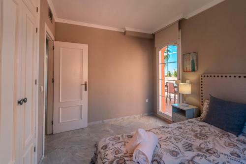 Apartamento First Line Beach Penthouse With Sea Views, Costabella, Marbella
