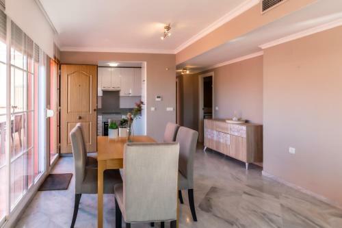 Apartamento First Line Beach Penthouse With Sea Views, Costabella, Marbella