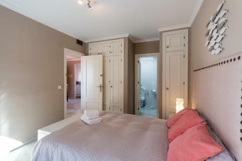 Apartamento First Line Beach Penthouse With Sea Views, Costabella, Marbella