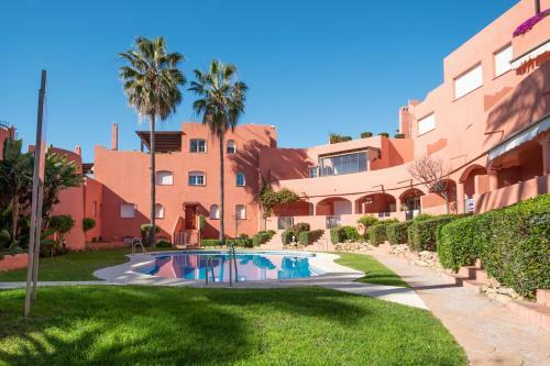 Apartamento First Line Beach Penthouse With Sea Views, Costabella, Marbella