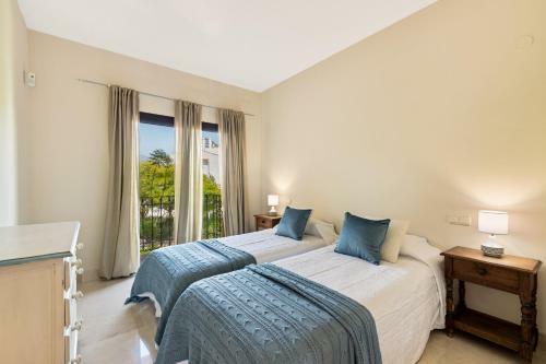 Apartamento de 2 Dormitorios En Bah�a de Alc�ntara