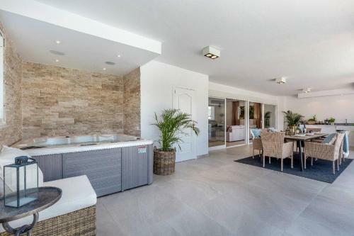 Luxury Heated Pool Villa Jacuzzi Cinema Bbq Sunset