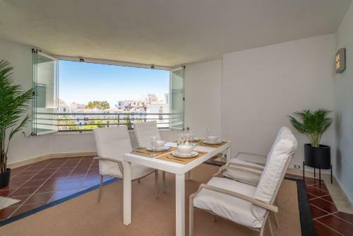 Comfy And Stylish Puerto Banus Apartment
