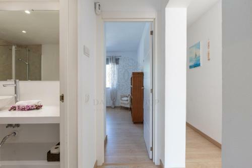 Aloha Puerto Ban�s Beach Apartment