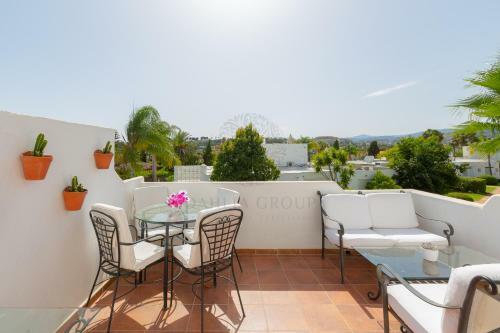 Aloha Puerto Ban�s Beach Apartment