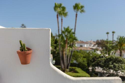 Aloha Puerto Ban�s Beach Apartment