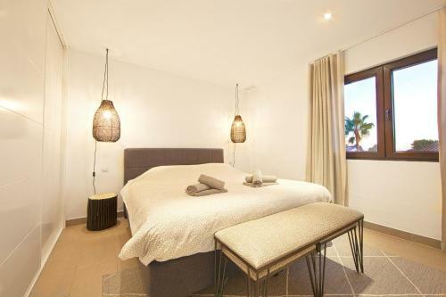 Modern Villa Close To Costabella Beach