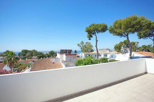 Modern Villa Close To Costabella Beach