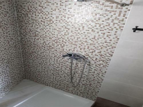 Sunny And Spacious Apartment With Own Entrance To Pool