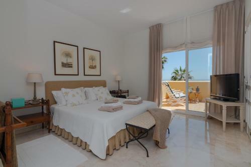Apartamento 18166 - Superb Front Line Location - Heated Pool