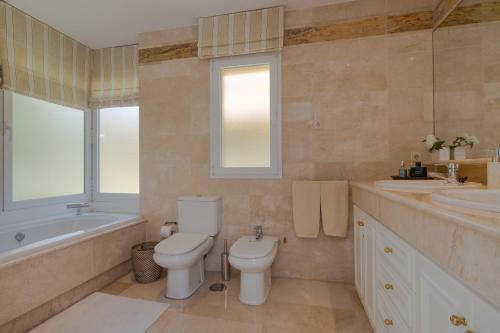Apartamento 18166 - Superb Front Line Location - Heated Pool
