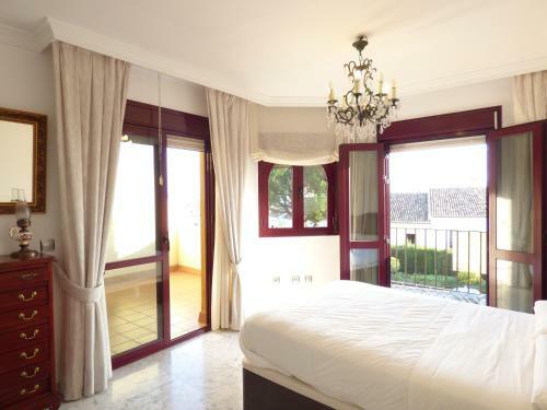 Corona de Nag�eles Townhouse - Eaw Homes