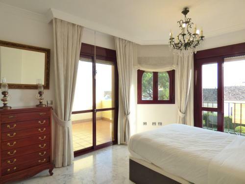 Corona de Nag�eles Townhouse - Eaw Homes
