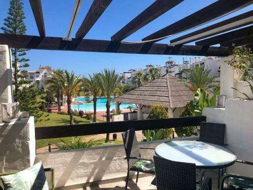 37 - Beach Front Apartment With Pool Views In Las Adeflas