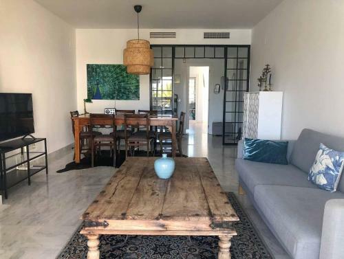 37 - Beach Front Apartment With Pool Views In Las Adeflas