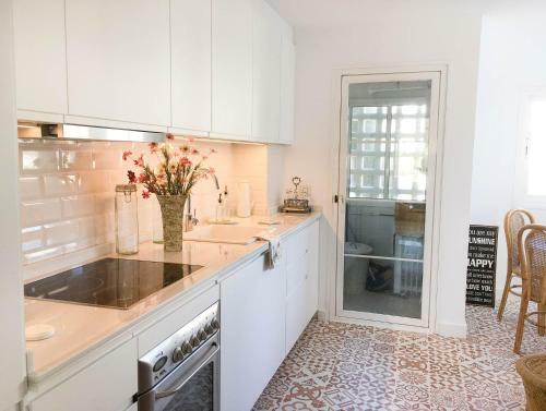 37 - Beach Front Apartment With Pool Views In Las Adeflas