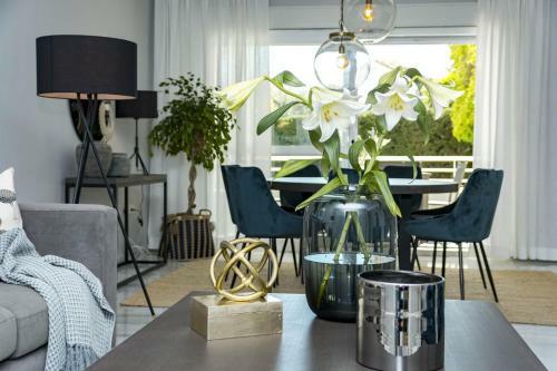 Gb- Beautiful Beach Apartment