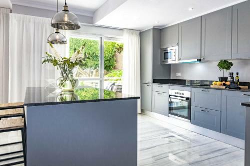 Gb- Beautiful Beach Apartment