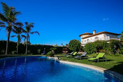 Paraiso Villa With Private Beach