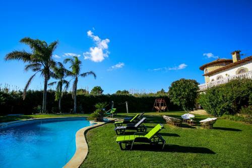Paraiso Villa With Private Beach